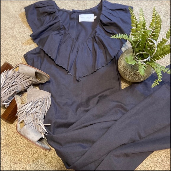 ANTHROPOLOGIE Slightly worn ruffled romper. - Picture 2 of 4